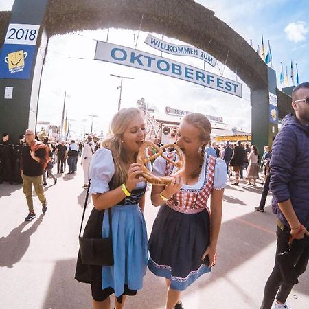 Oktoberfest On A Budget München Buitenkant foto